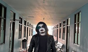 Viral di Kampus! Mahasiswa DKV Telkom University Purwokerto Sidang dengan Nuansa Black Metal dan Teliti Band Santet